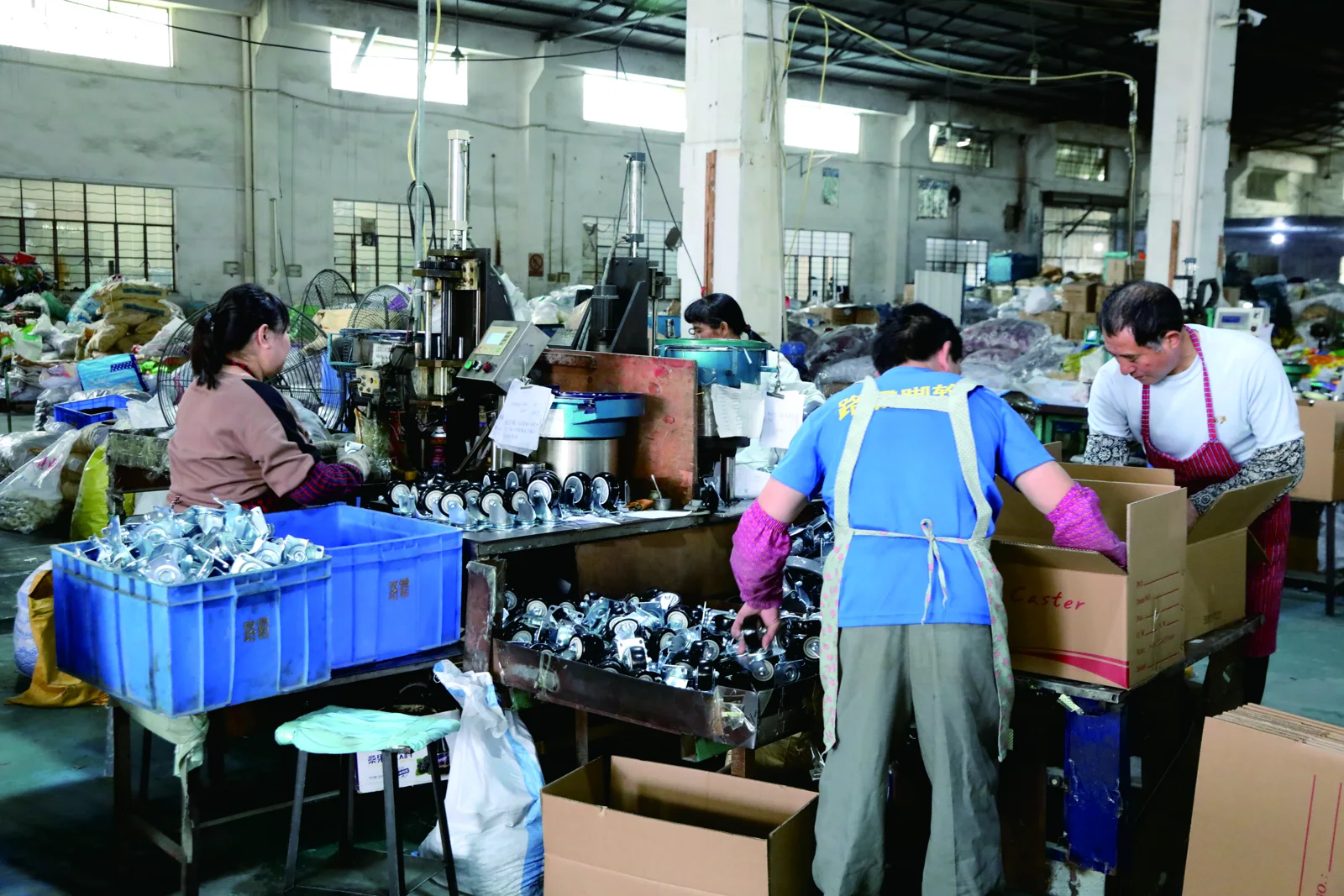 Caster assembly and packing